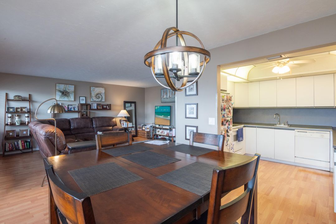 For Sale: $149,900 (2 beds, 2 baths, 1110 Square Feet)