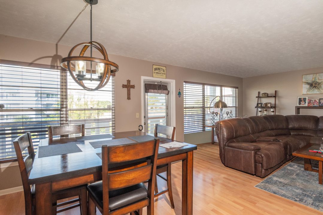 For Sale: $149,900 (2 beds, 2 baths, 1110 Square Feet)