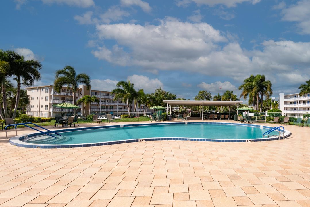 For Sale: $149,900 (2 beds, 2 baths, 1110 Square Feet)