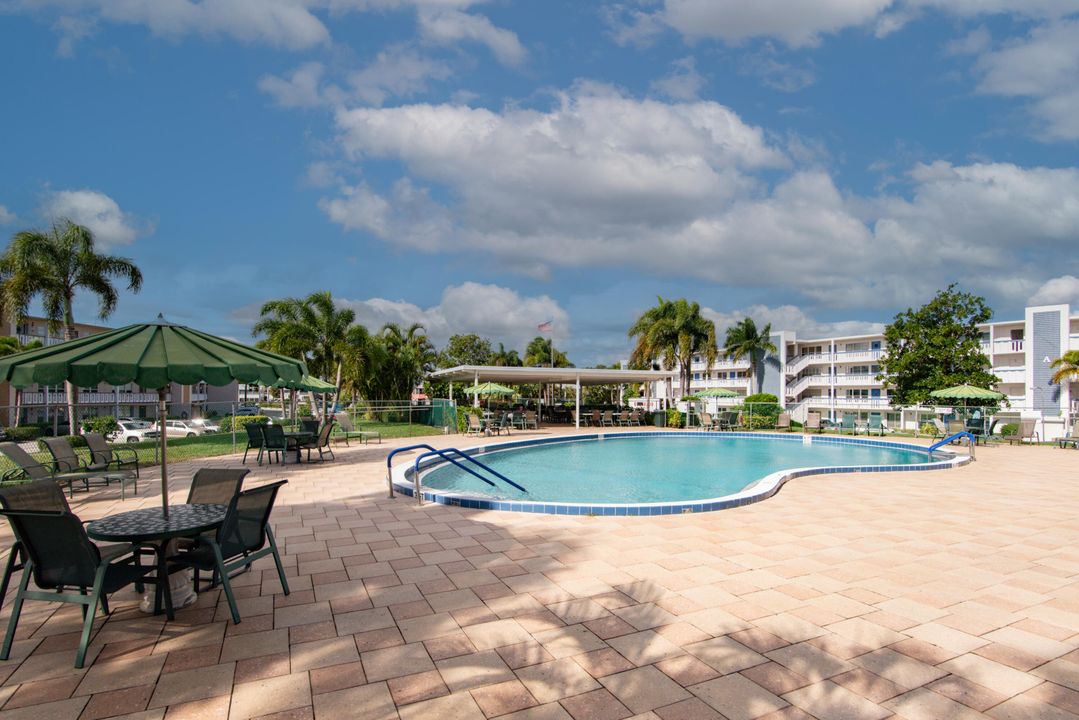 For Sale: $149,900 (2 beds, 2 baths, 1110 Square Feet)