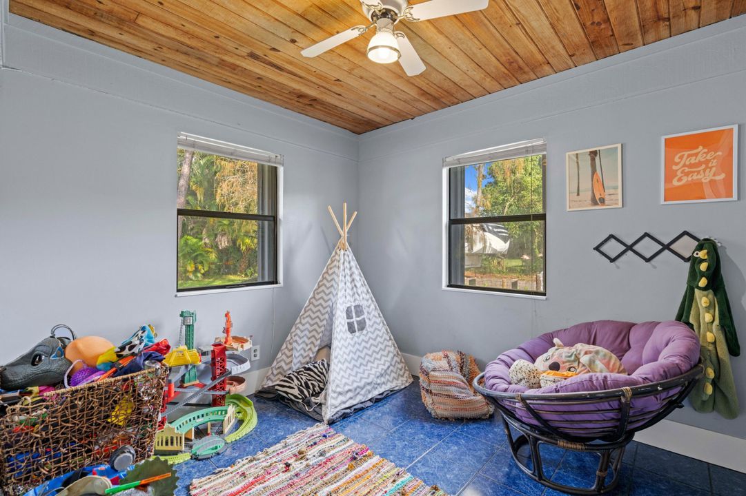 待售: $689,500 (4 贝兹, 2 浴室, 2419 平方英尺)