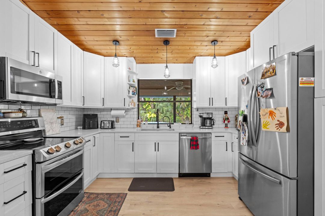 待售: $689,500 (4 贝兹, 2 浴室, 2419 平方英尺)