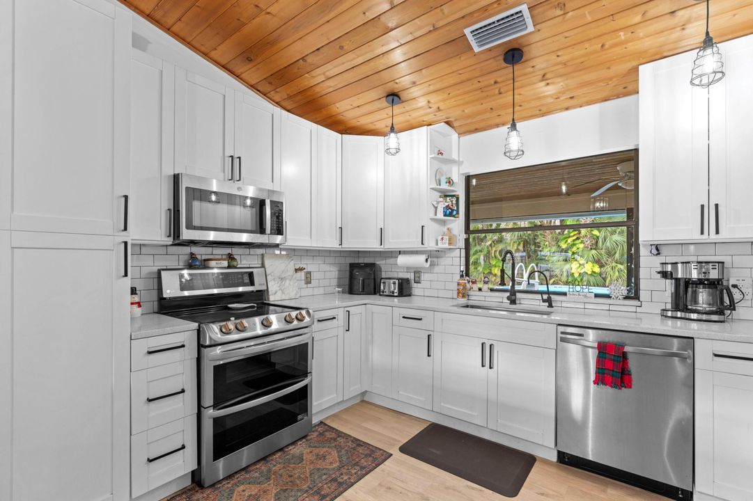 待售: $689,500 (4 贝兹, 2 浴室, 2419 平方英尺)