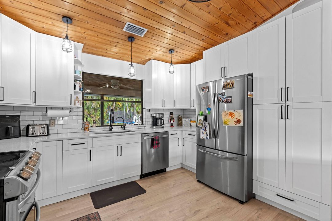 待售: $689,500 (4 贝兹, 2 浴室, 2419 平方英尺)