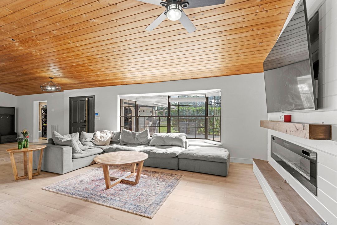 待售: $689,500 (4 贝兹, 2 浴室, 2419 平方英尺)