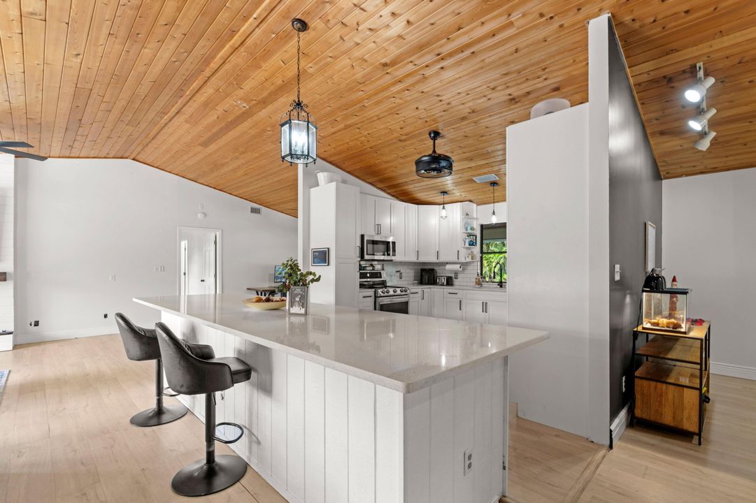 待售: $689,500 (4 贝兹, 2 浴室, 2419 平方英尺)