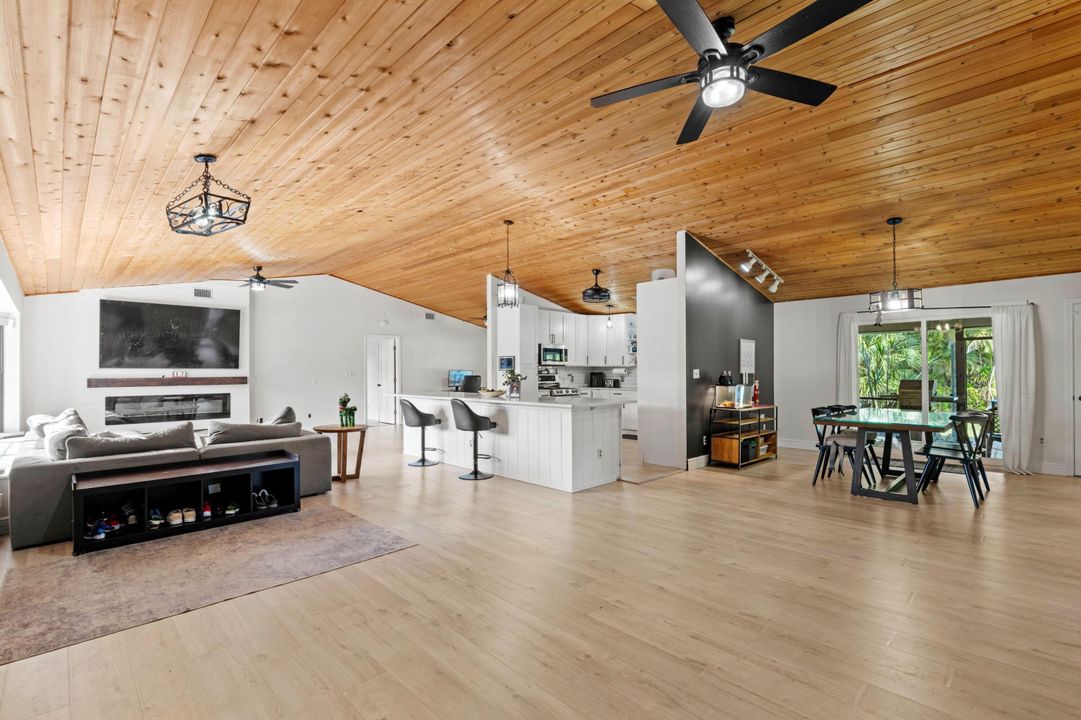 待售: $689,500 (4 贝兹, 2 浴室, 2419 平方英尺)