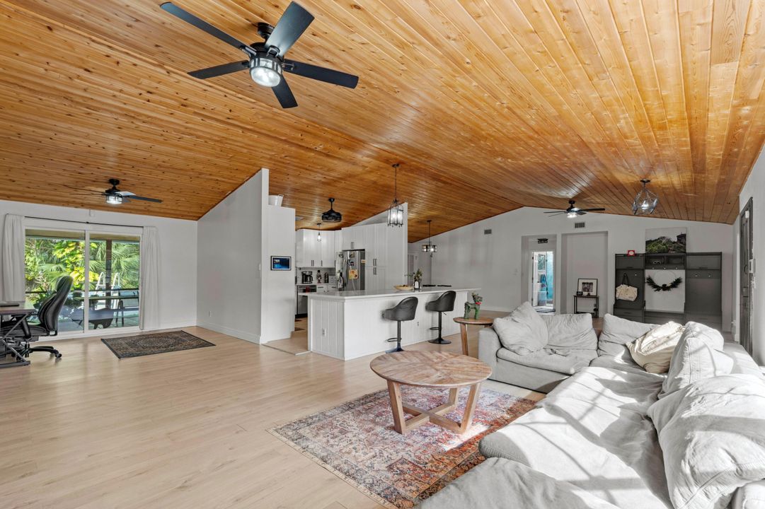 待售: $689,500 (4 贝兹, 2 浴室, 2419 平方英尺)