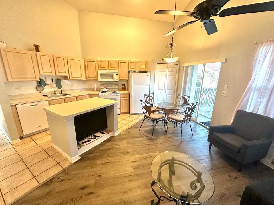 出租: $1,750 (1 贝兹, 1 浴室, 746 平方英尺)