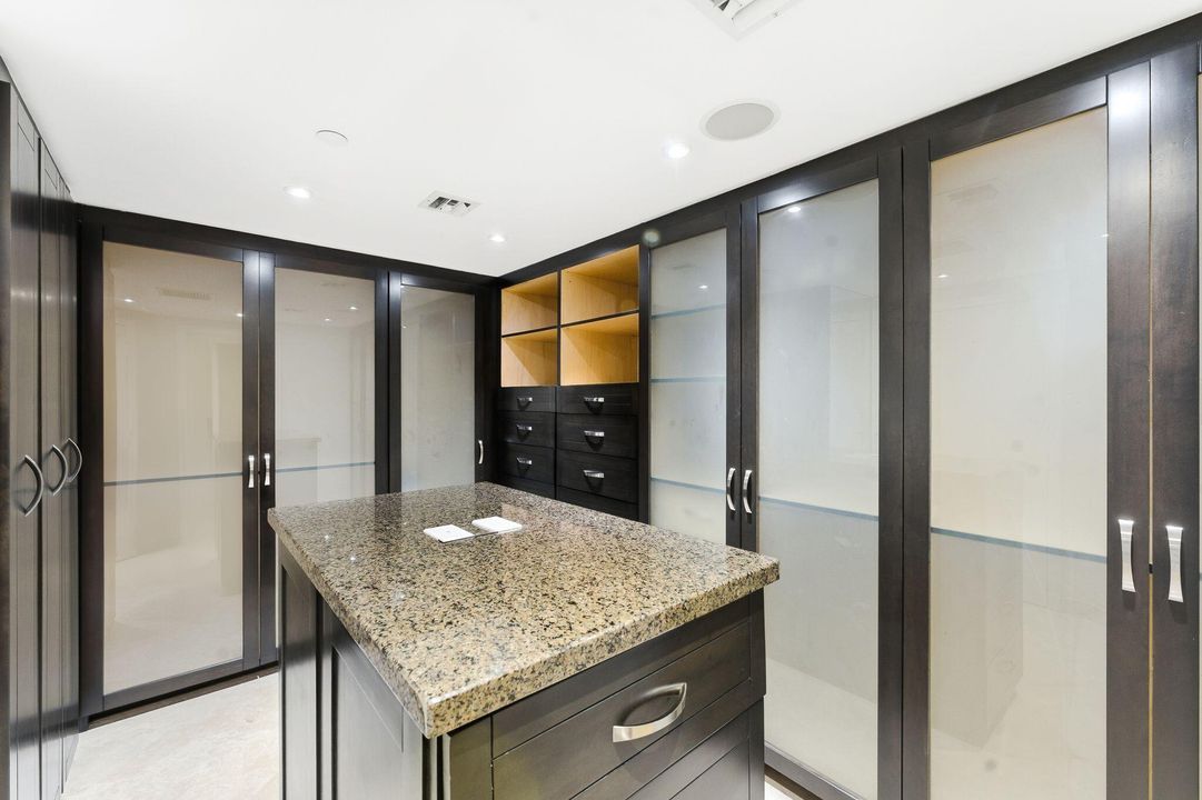 En Venta: $4,800,000 (3 camas, 3 baños, 2945 Pies cuadrados)