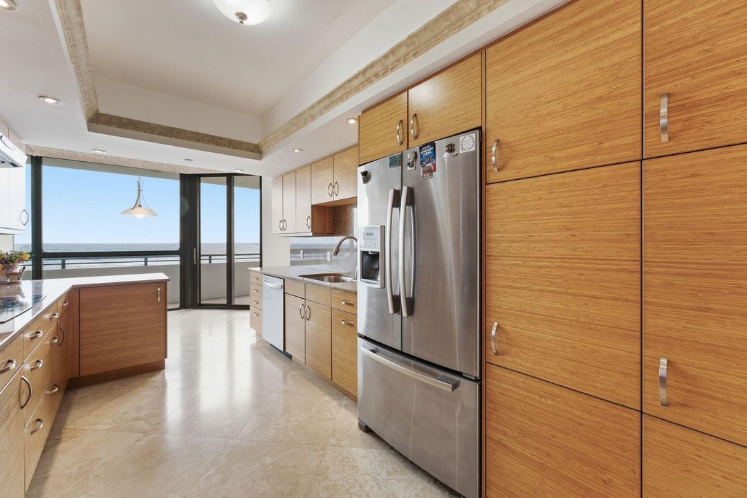 En Venta: $4,800,000 (3 camas, 3 baños, 2945 Pies cuadrados)