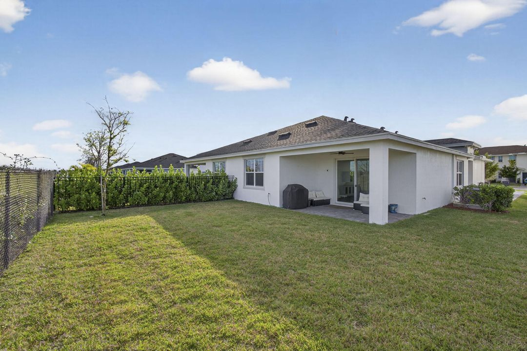 For Sale: $539,900 (3 beds, 2 baths, 1749 Square Feet)