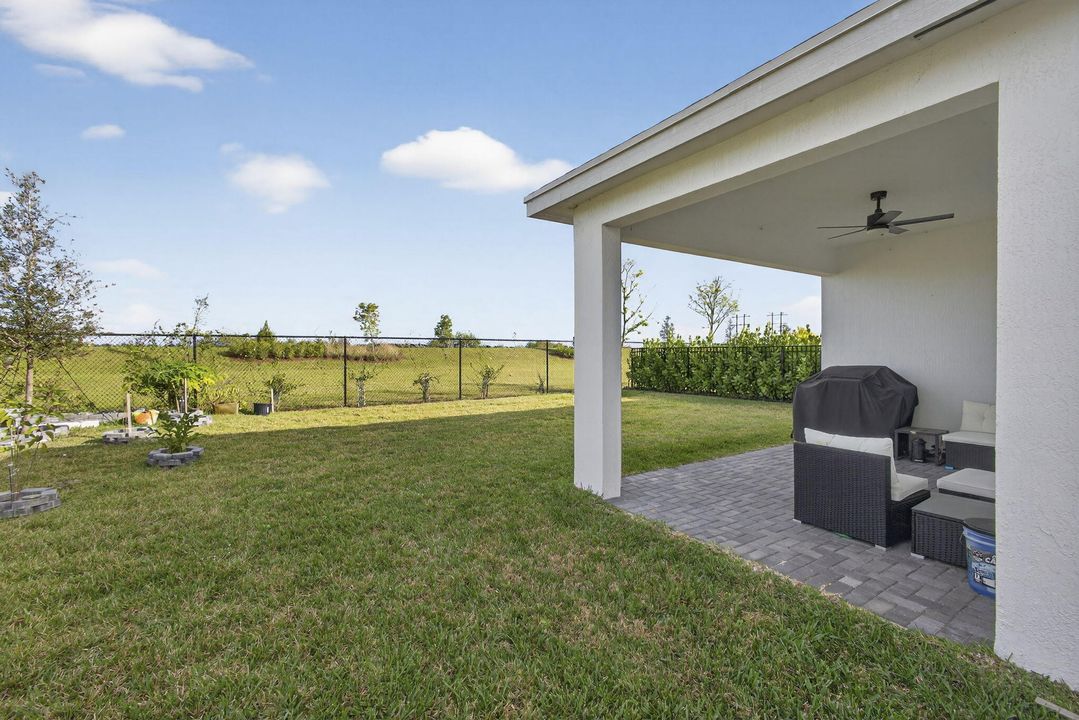 For Sale: $539,900 (3 beds, 2 baths, 1749 Square Feet)