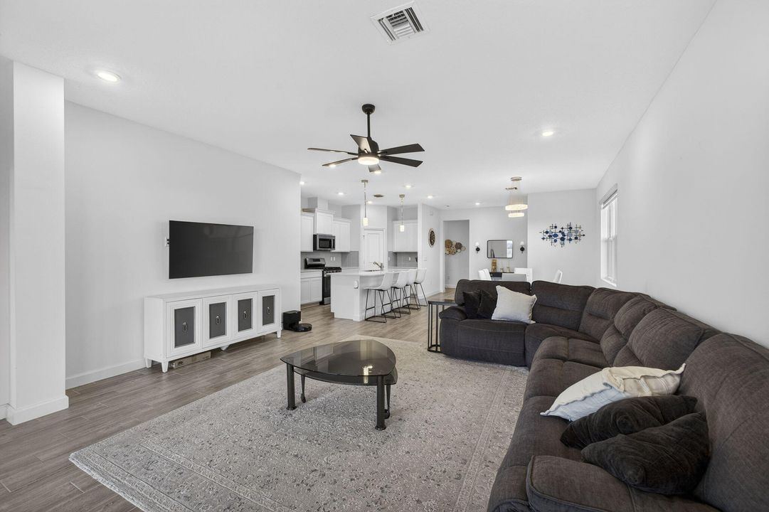 For Sale: $539,900 (3 beds, 2 baths, 1749 Square Feet)