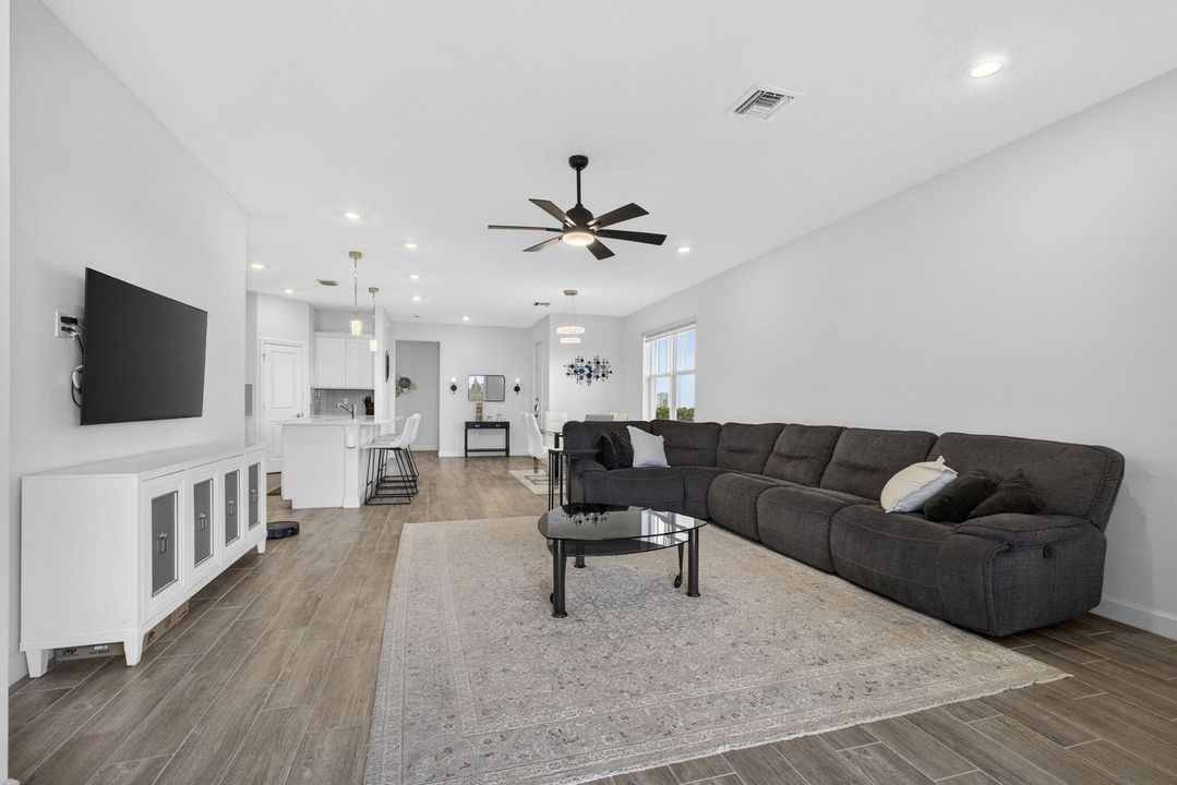 For Sale: $539,900 (3 beds, 2 baths, 1749 Square Feet)