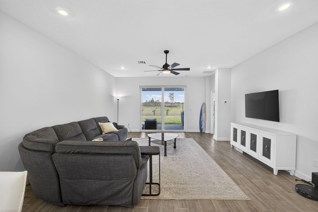 For Sale: $539,900 (3 beds, 2 baths, 1749 Square Feet)