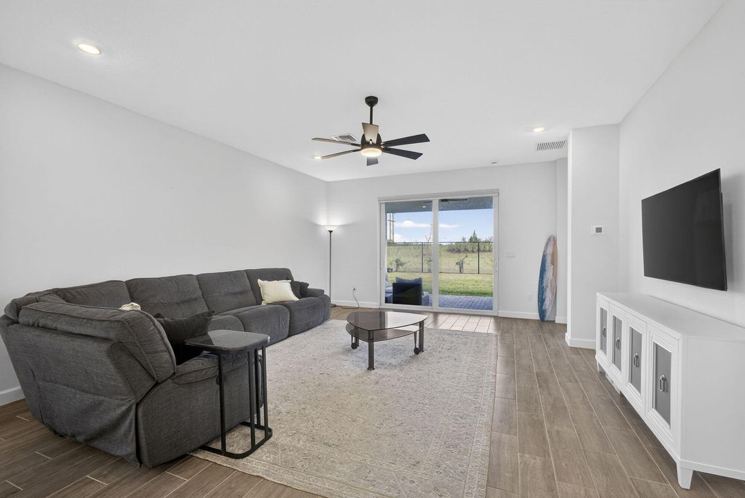 For Sale: $539,900 (3 beds, 2 baths, 1749 Square Feet)