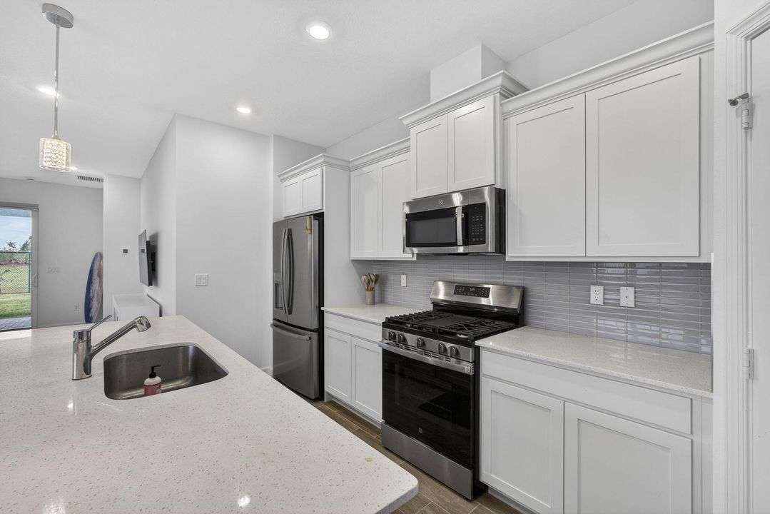 For Sale: $539,900 (3 beds, 2 baths, 1749 Square Feet)