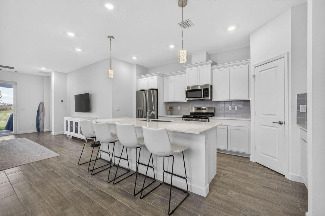 For Sale: $539,900 (3 beds, 2 baths, 1749 Square Feet)