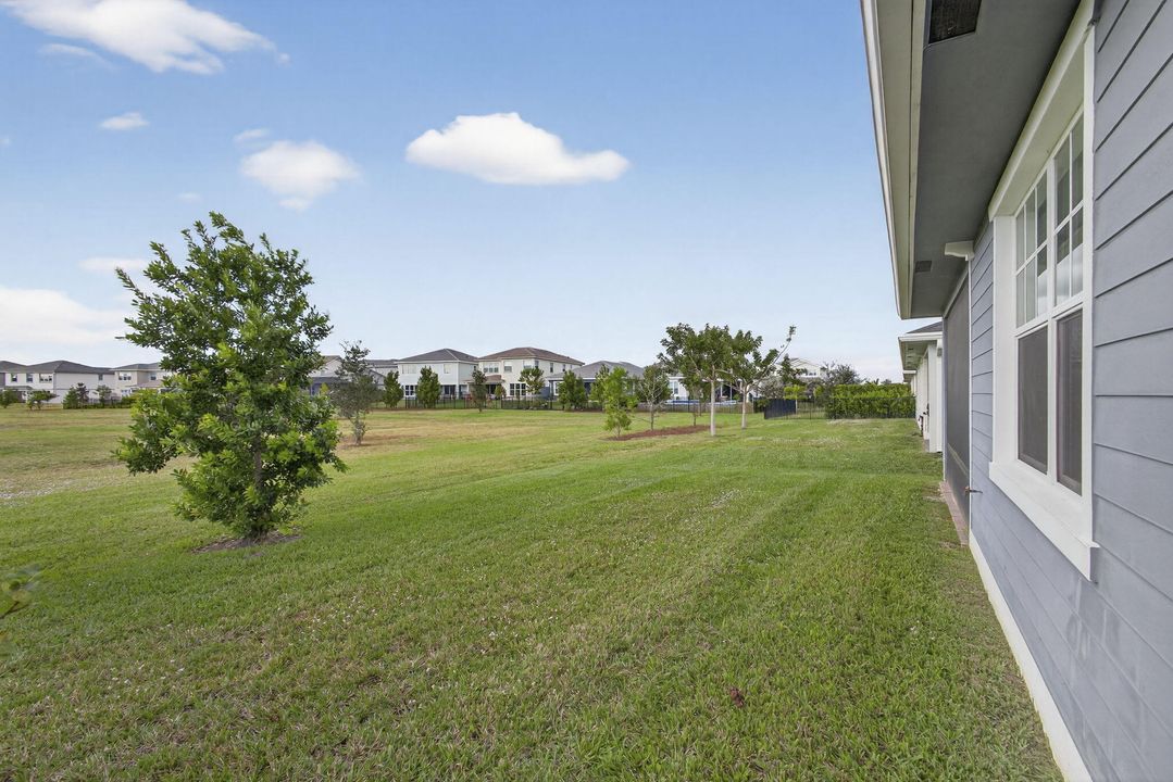 For Sale: $525,000 (3 beds, 2 baths, 1952 Square Feet)