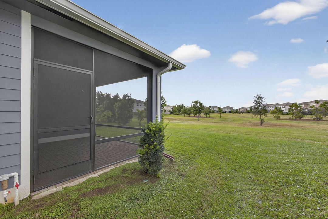 For Sale: $525,000 (3 beds, 2 baths, 1952 Square Feet)