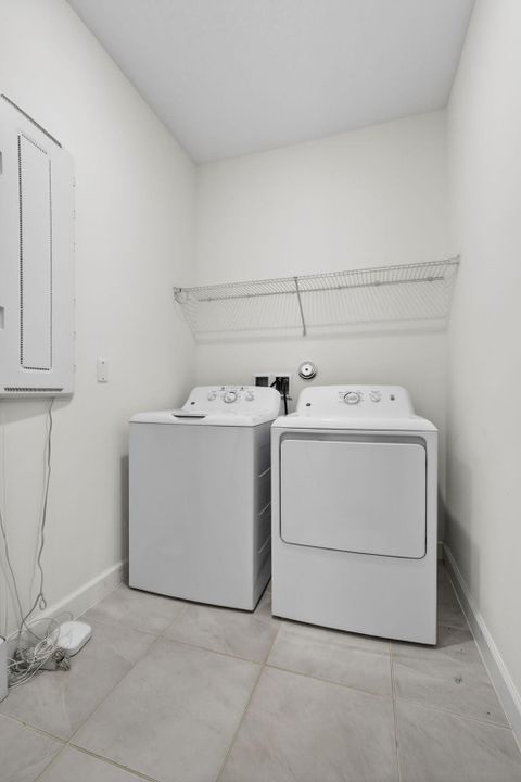 For Sale: $525,000 (3 beds, 2 baths, 1952 Square Feet)