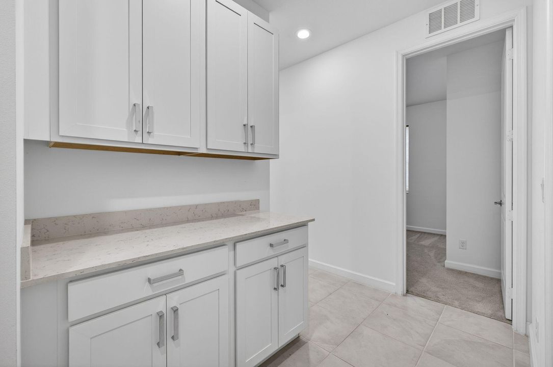 For Sale: $525,000 (3 beds, 2 baths, 1952 Square Feet)