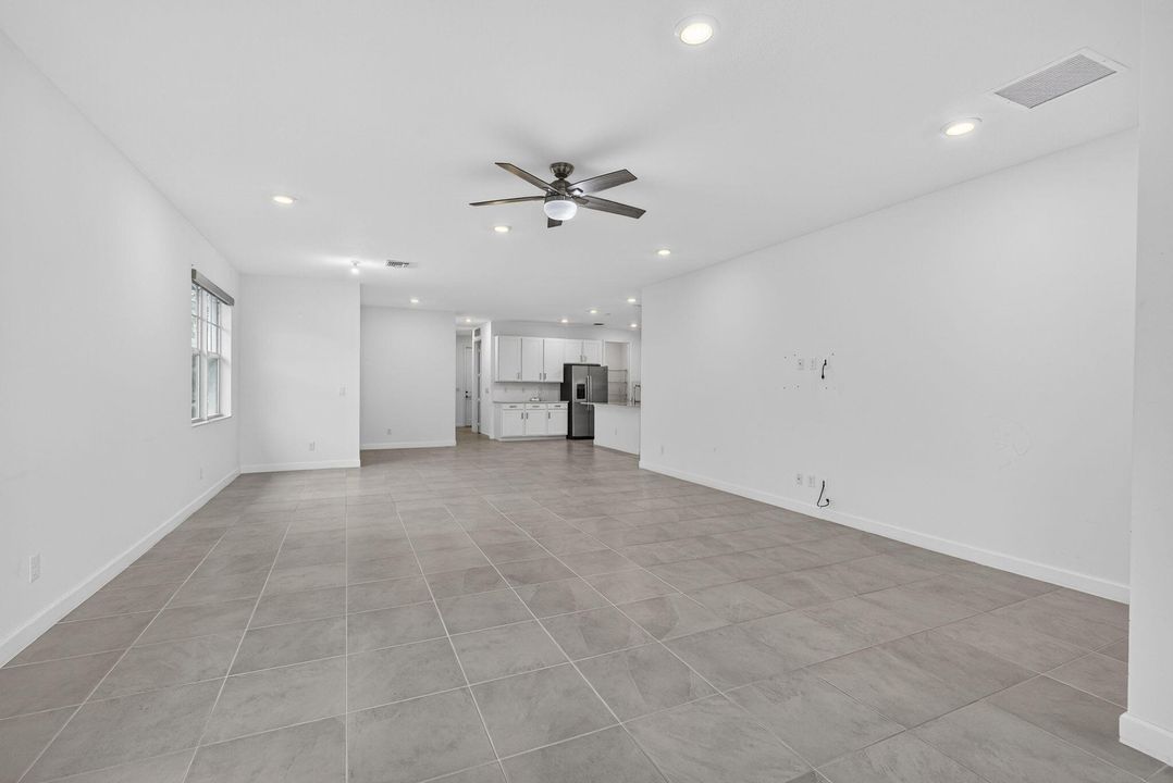 For Sale: $525,000 (3 beds, 2 baths, 1952 Square Feet)