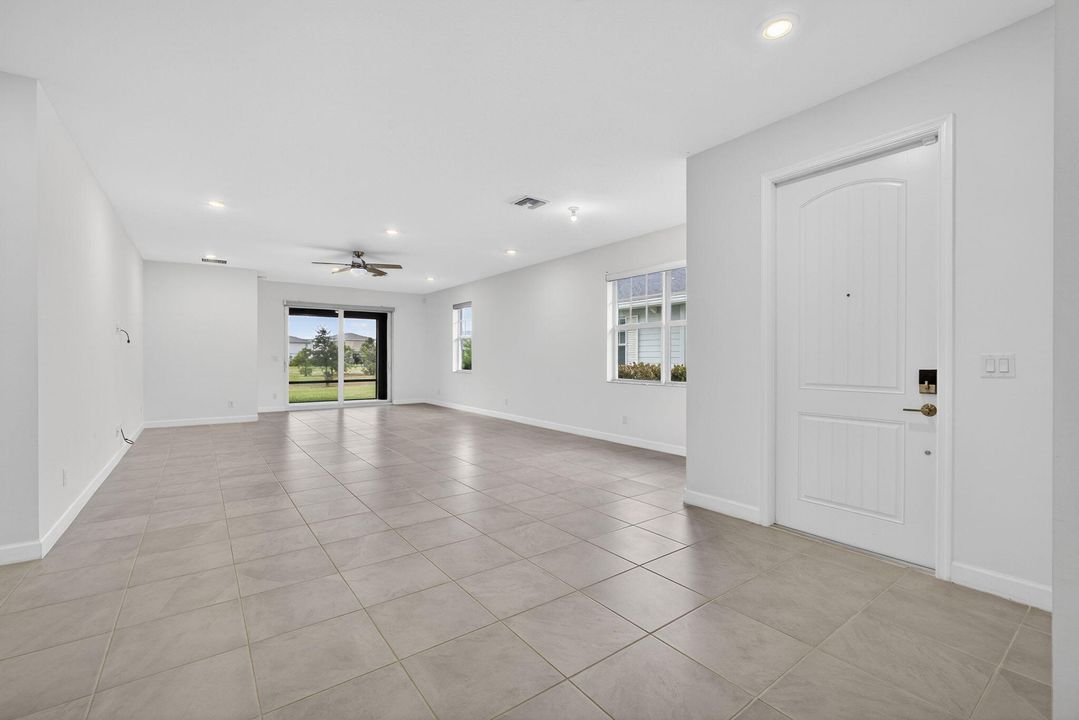 For Sale: $525,000 (3 beds, 2 baths, 1952 Square Feet)