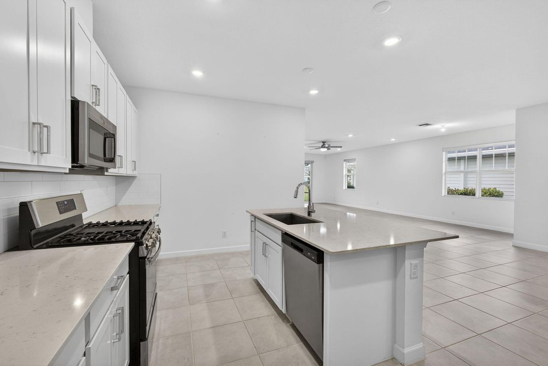 For Sale: $525,000 (3 beds, 2 baths, 1952 Square Feet)