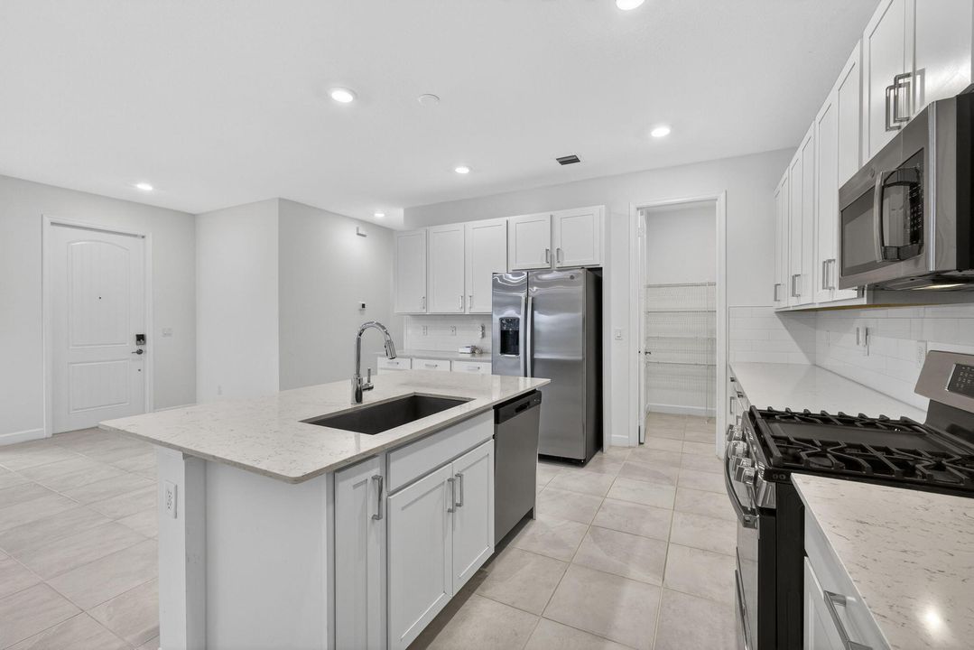 For Sale: $525,000 (3 beds, 2 baths, 1952 Square Feet)