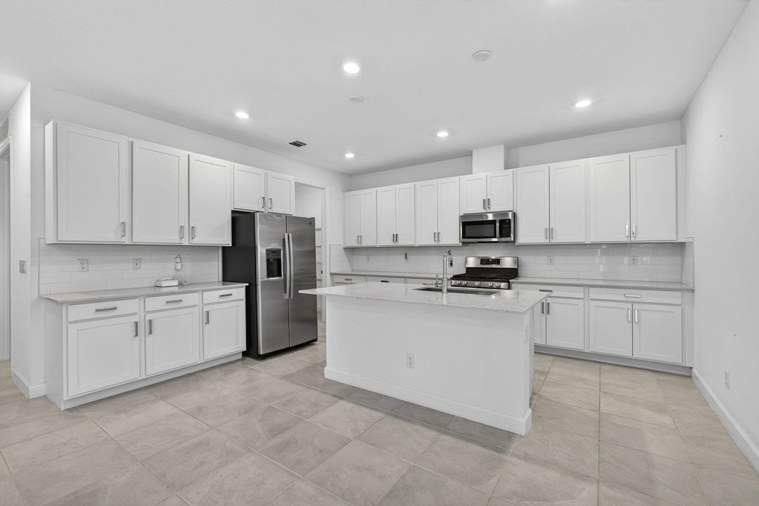 For Sale: $525,000 (3 beds, 2 baths, 1952 Square Feet)