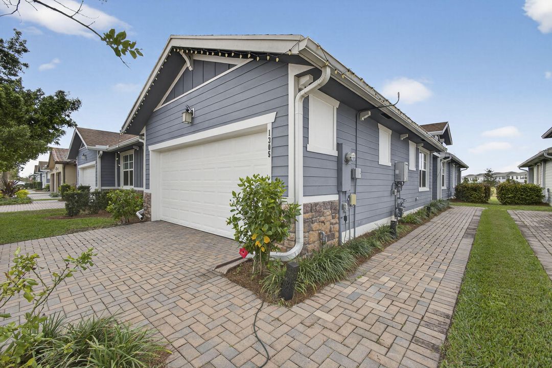 For Sale: $525,000 (3 beds, 2 baths, 1952 Square Feet)