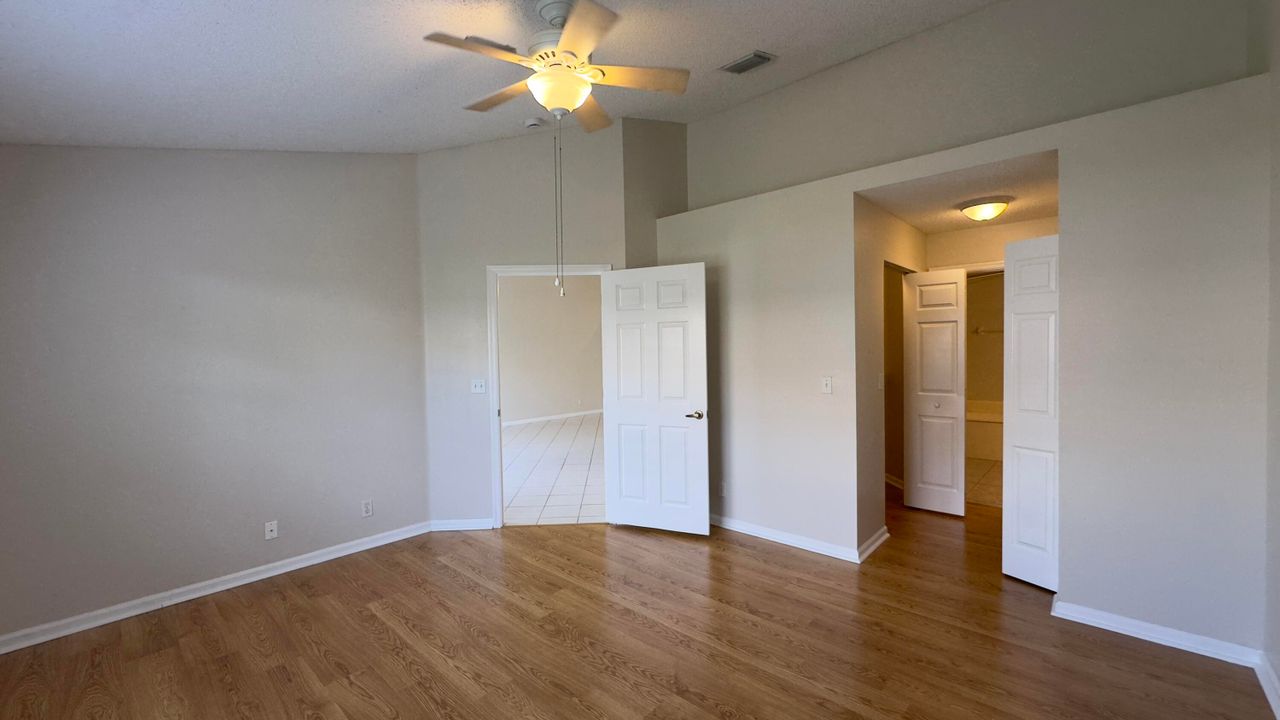 出租: $2,795 (2 贝兹, 2 浴室, 1358 平方英尺)