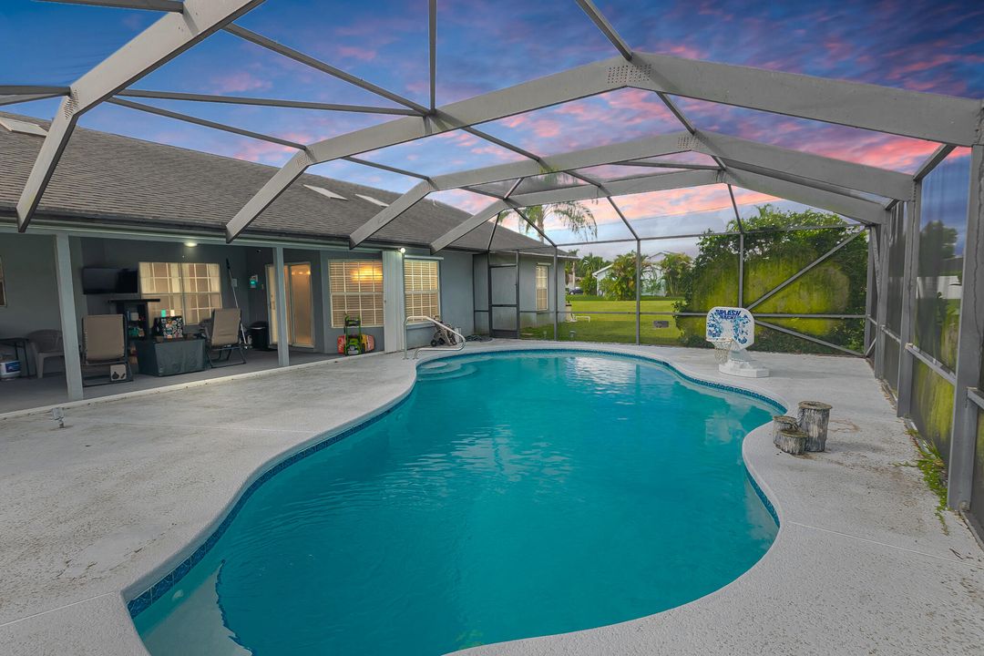 En Venta: $439,999 (3 camas, 2 baños, 1954 Pies cuadrados)