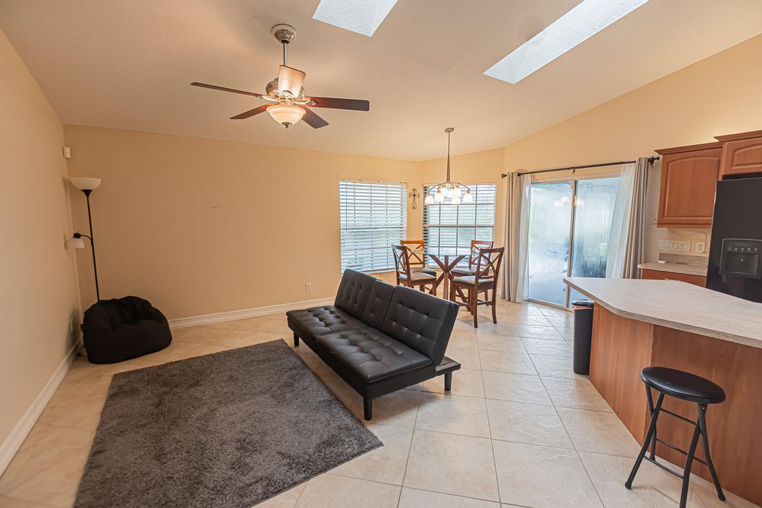 En Venta: $439,999 (3 camas, 2 baños, 1954 Pies cuadrados)