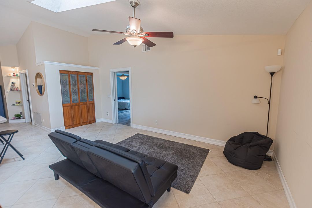 En Venta: $439,999 (3 camas, 2 baños, 1954 Pies cuadrados)