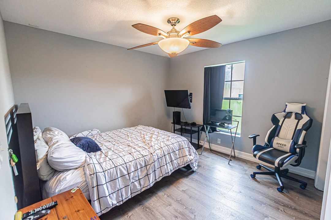 En Venta: $439,999 (3 camas, 2 baños, 1954 Pies cuadrados)