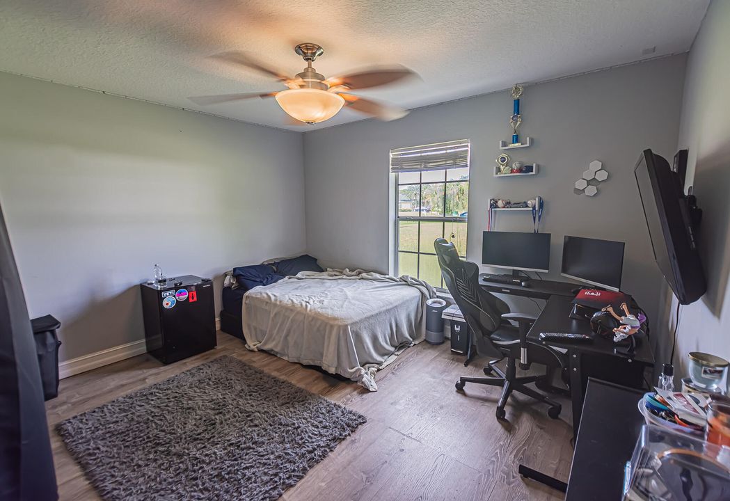 En Venta: $439,999 (3 camas, 2 baños, 1954 Pies cuadrados)