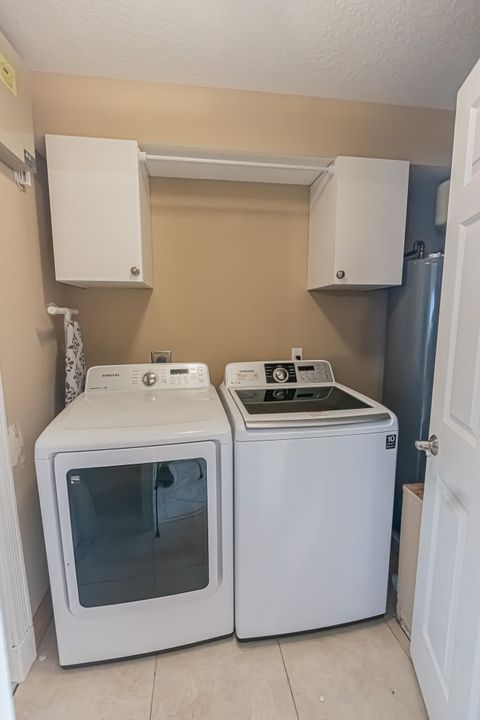 En Venta: $439,999 (3 camas, 2 baños, 1954 Pies cuadrados)