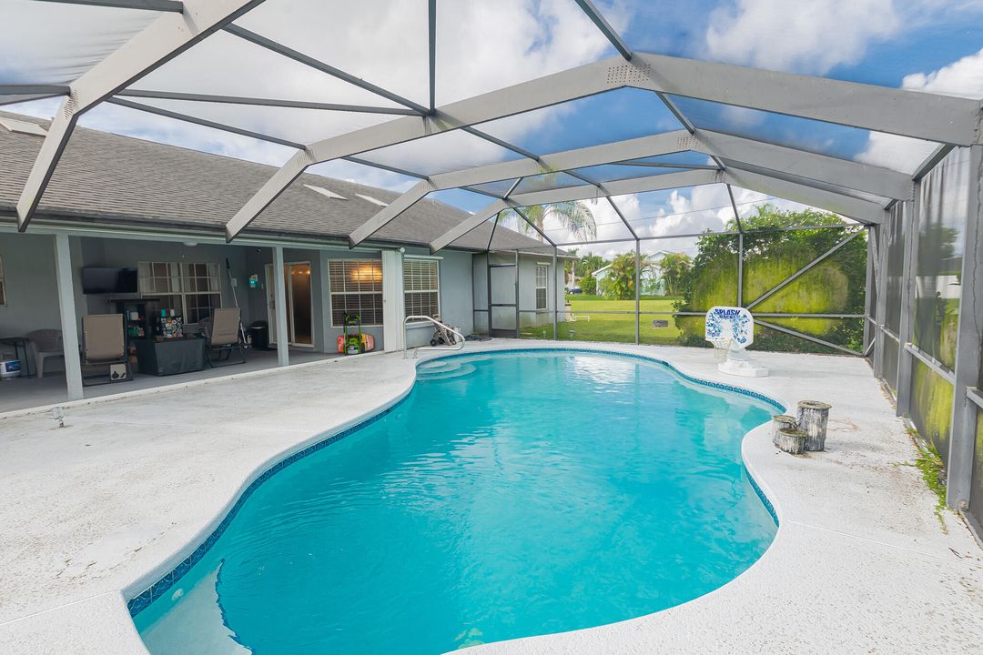 En Venta: $439,999 (3 camas, 2 baños, 1954 Pies cuadrados)