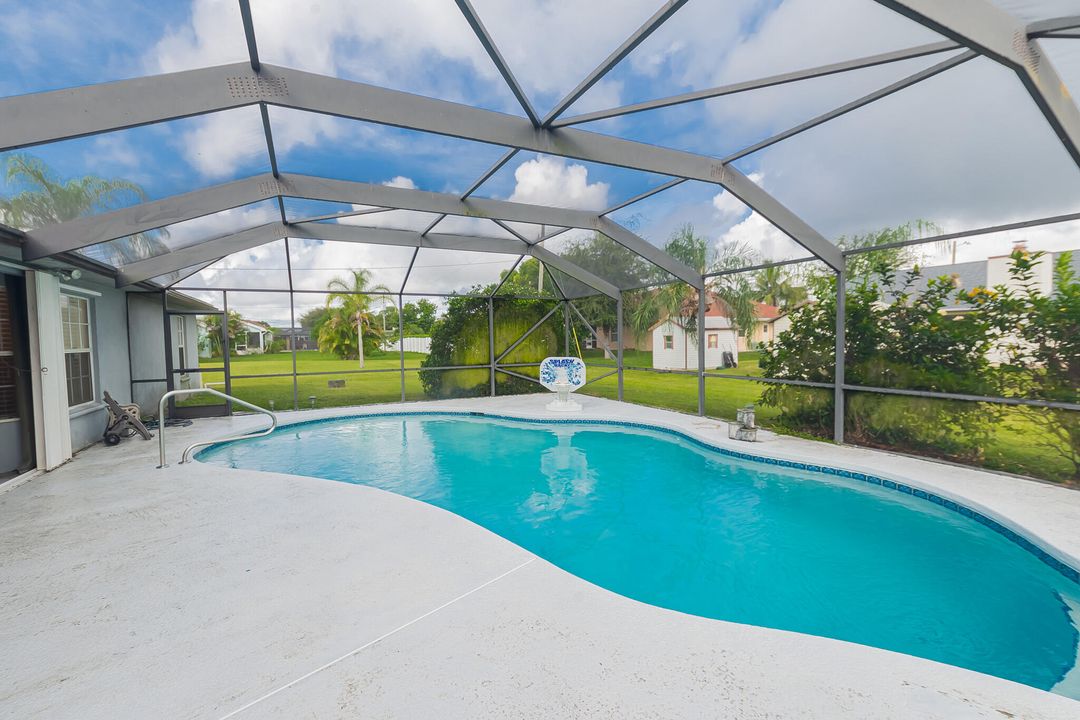 En Venta: $439,999 (3 camas, 2 baños, 1954 Pies cuadrados)