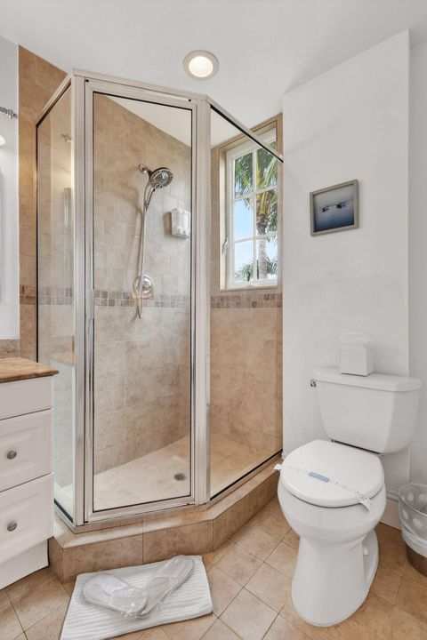 For Sale: $450,000 (1 beds, 1 baths, 271 Square Feet)