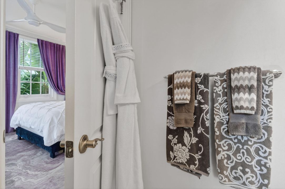 For Sale: $450,000 (1 beds, 1 baths, 271 Square Feet)