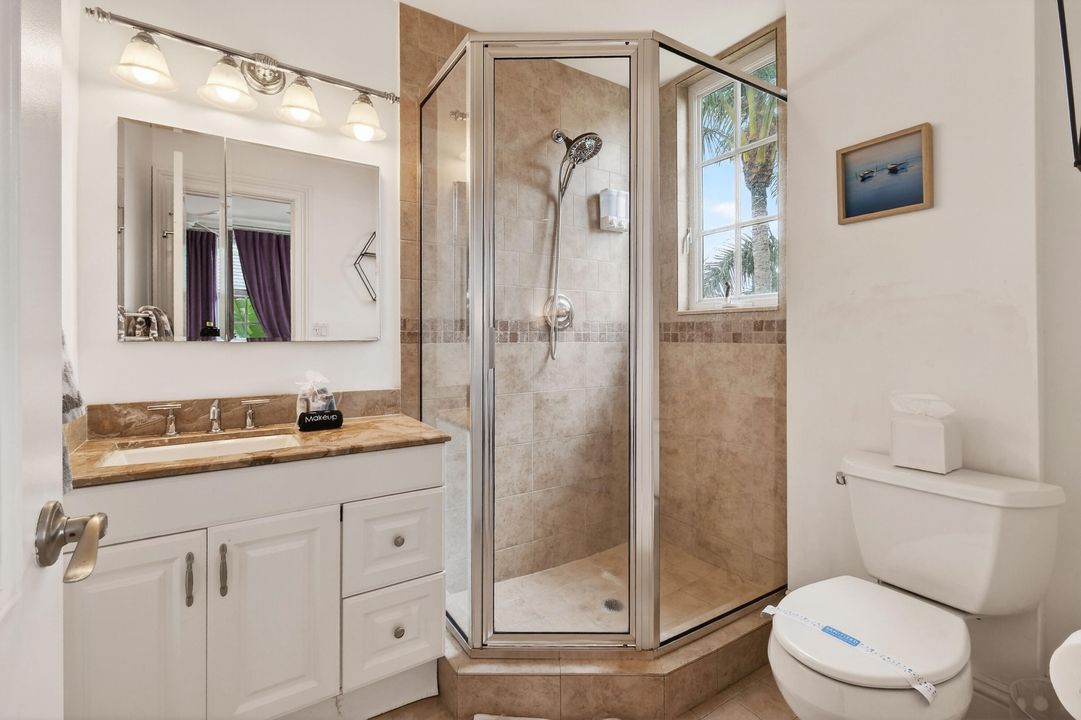 For Sale: $450,000 (1 beds, 1 baths, 271 Square Feet)