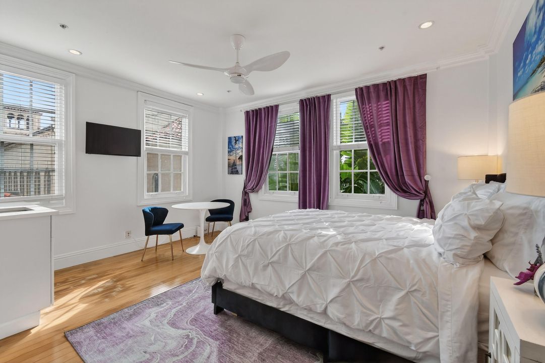 For Sale: $450,000 (1 beds, 1 baths, 271 Square Feet)