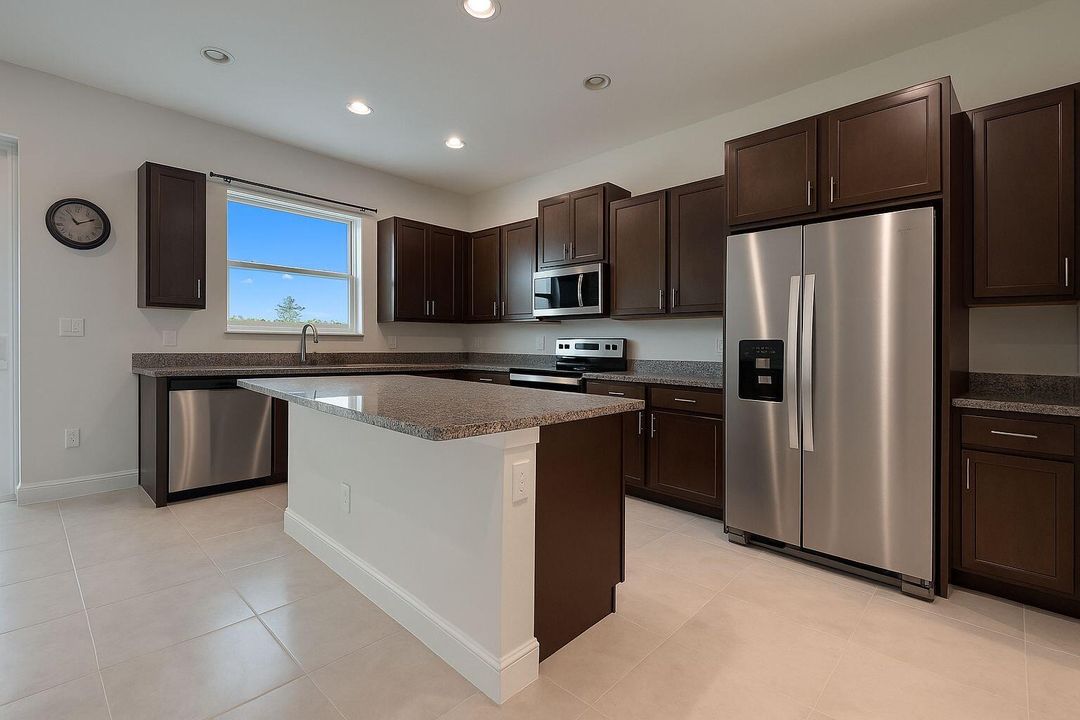 For Sale: $579,999 (3 beds, 2 baths, 1921 Square Feet)