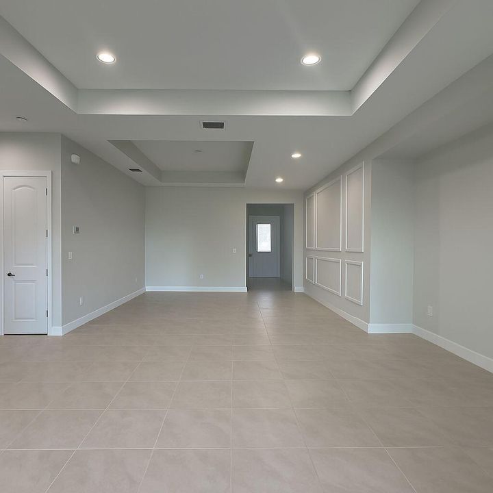 For Sale: $579,999 (3 beds, 2 baths, 1921 Square Feet)