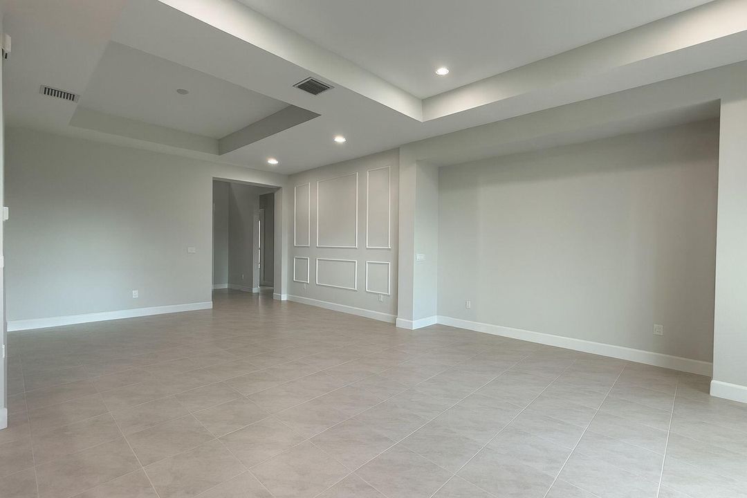 For Sale: $579,999 (3 beds, 2 baths, 1921 Square Feet)