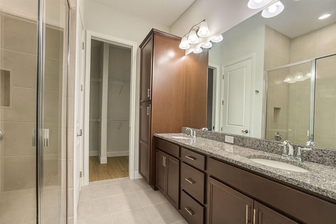 For Sale: $579,999 (3 beds, 2 baths, 1921 Square Feet)